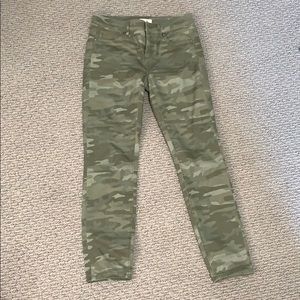 Loft green camo pants, size 00P